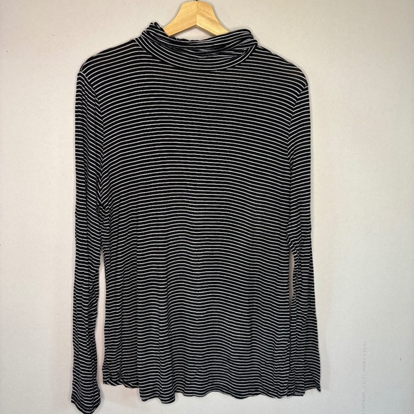 SO Womens Black & White Striped Long Sleeve Turtle Neck Size XXL - Picture 1 of 5